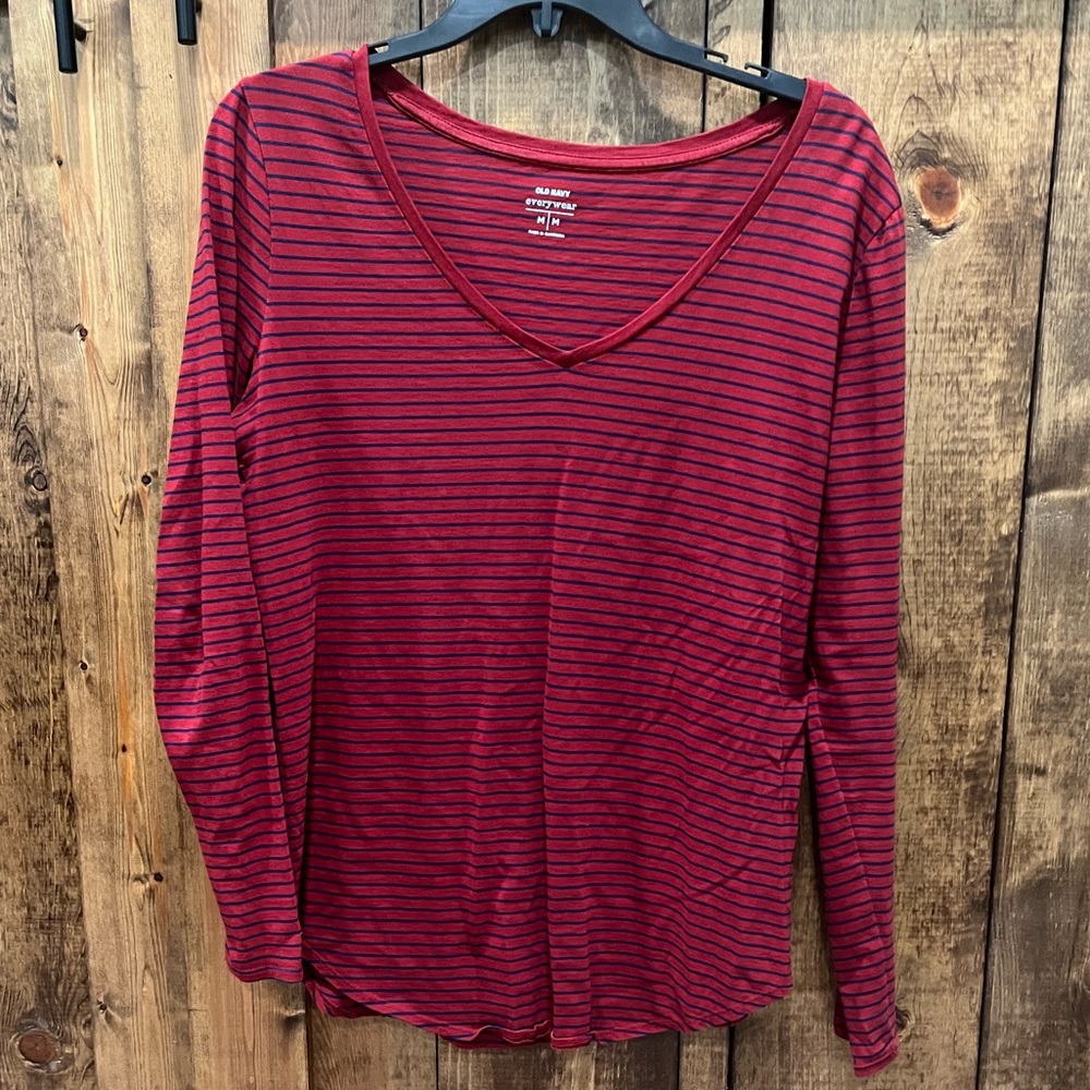Long sleeve v-neck top